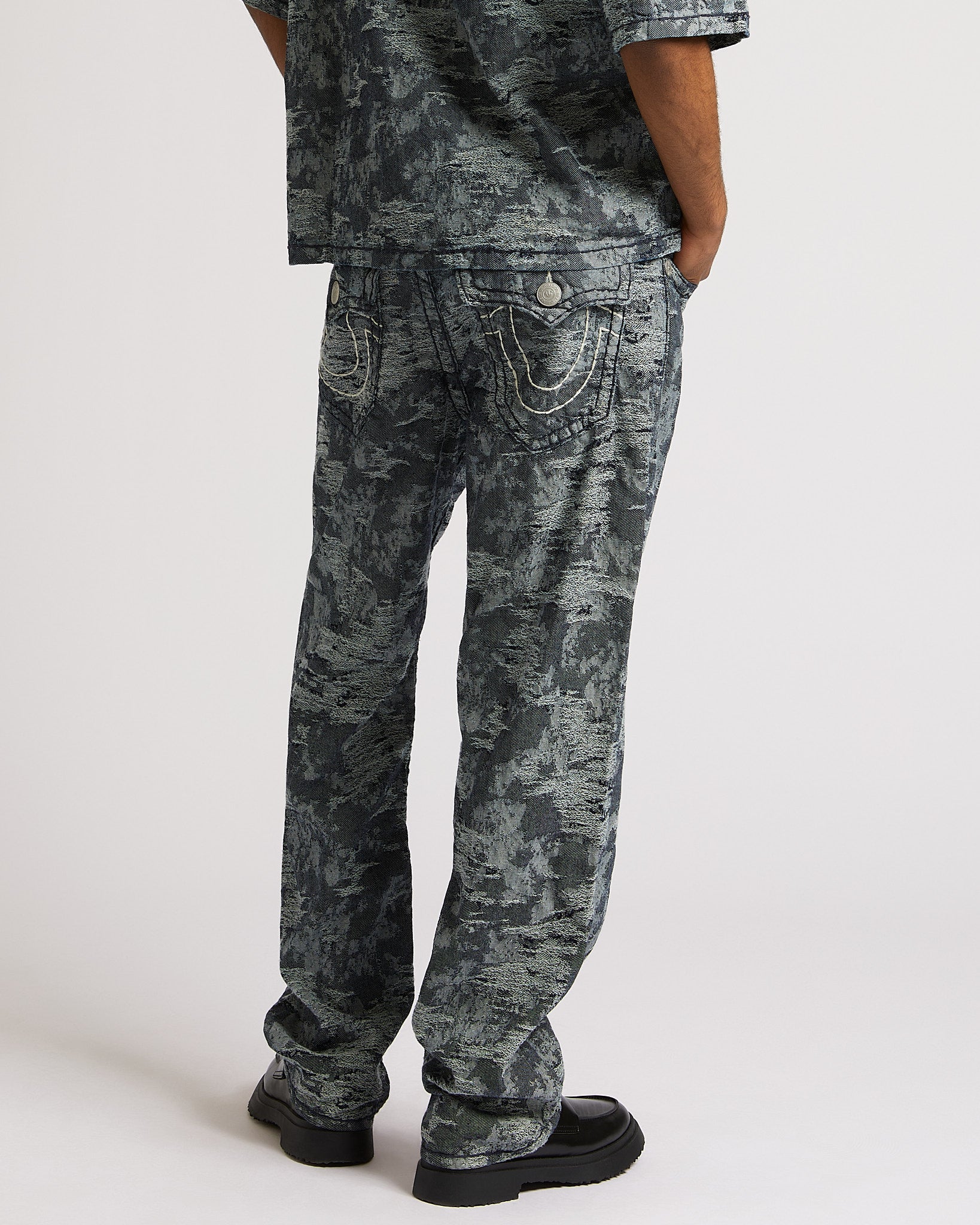BOBBY SUPERT FLAP 32" JACQUARD- MIDNIGHT RIDER WASH