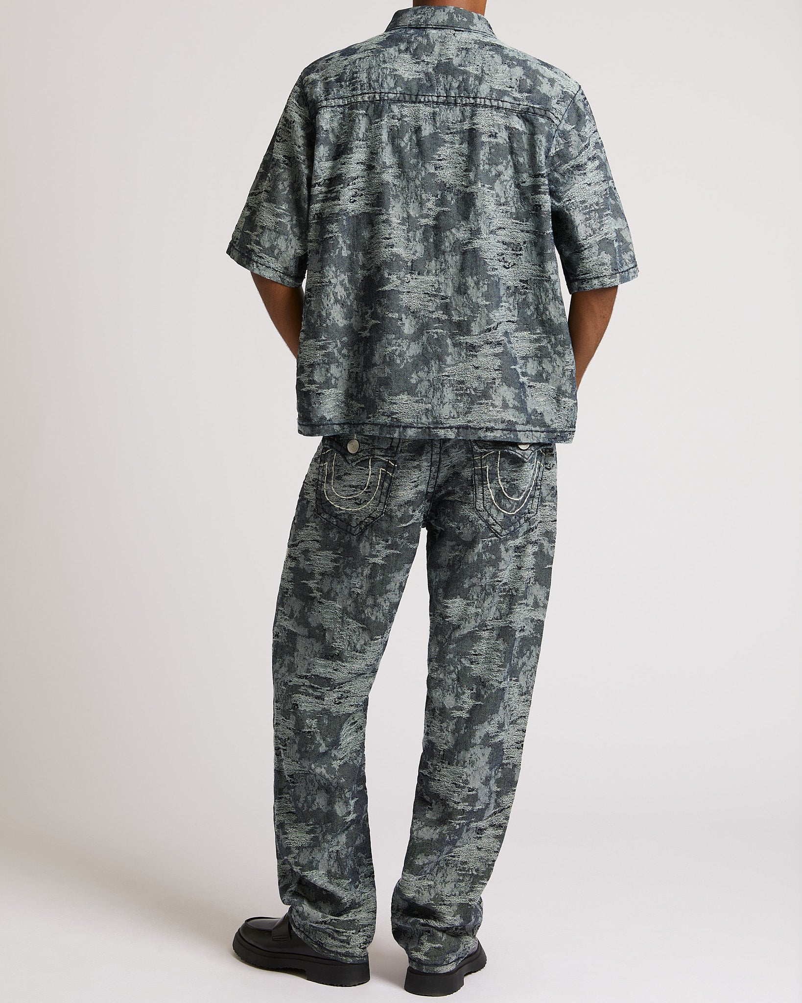 BOBBY SUPERT FLAP 32" JACQUARD- MIDNIGHT RIDER WASH