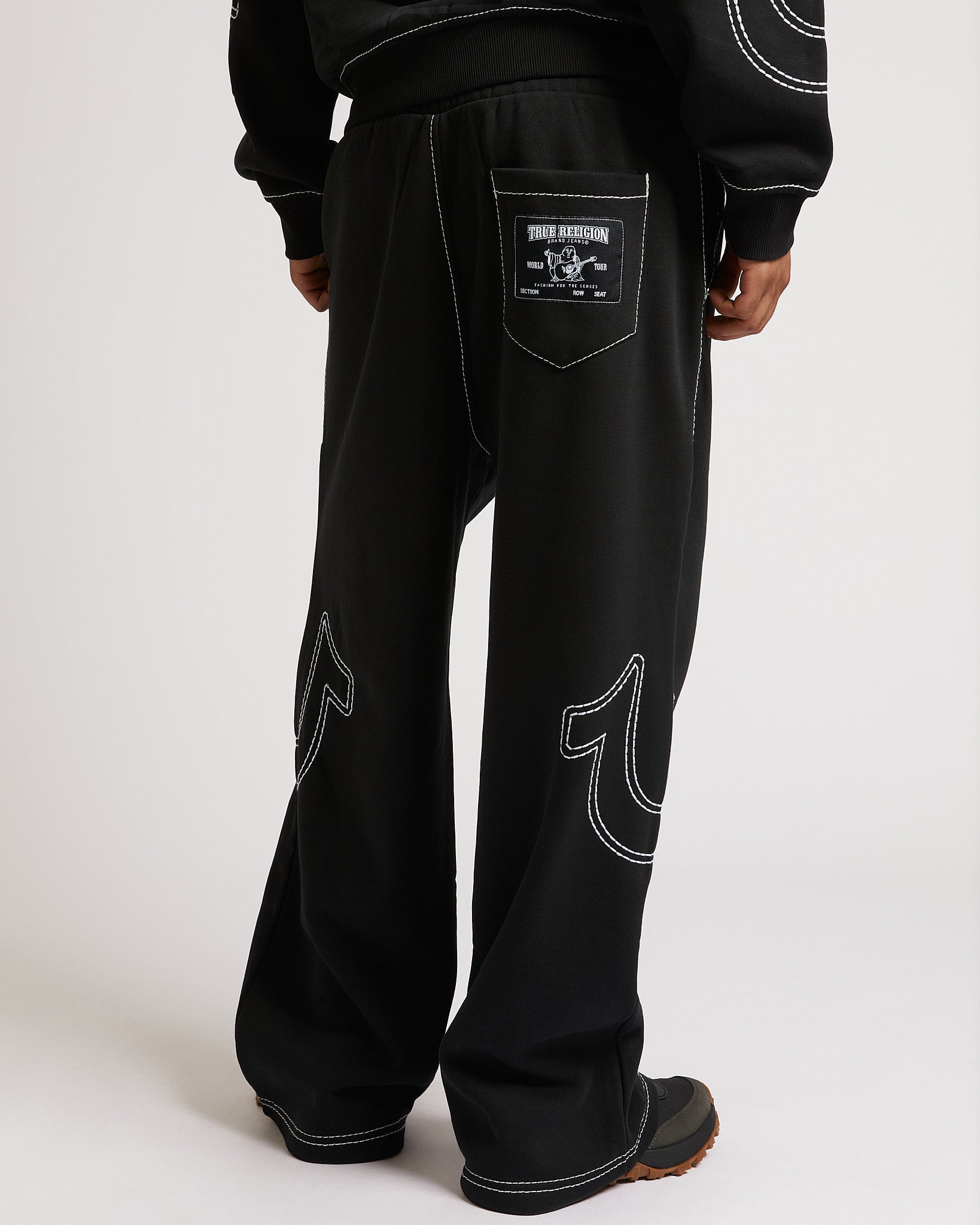 BAGGY BIG T SWEATPANTS