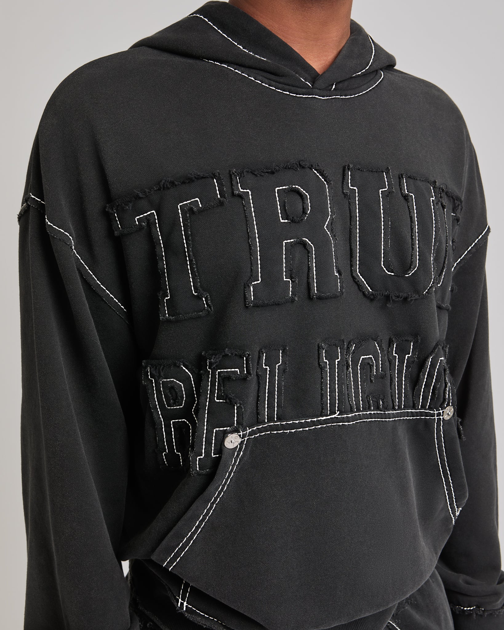 APPLIQUE BIG T BOXY HOODIE - JET BLACK