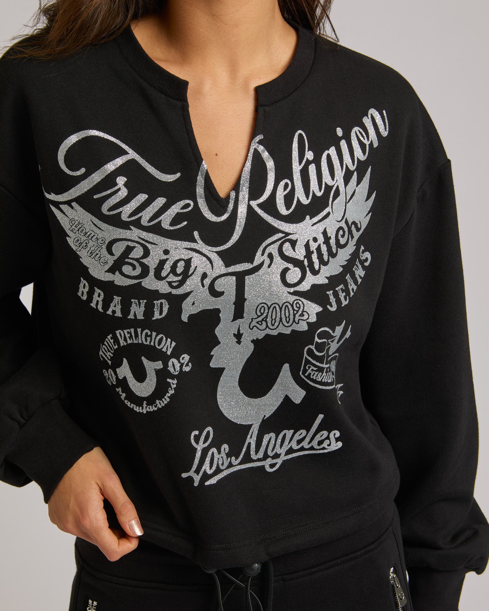 V NOTCH PULLOVER TOP - JET BLACK